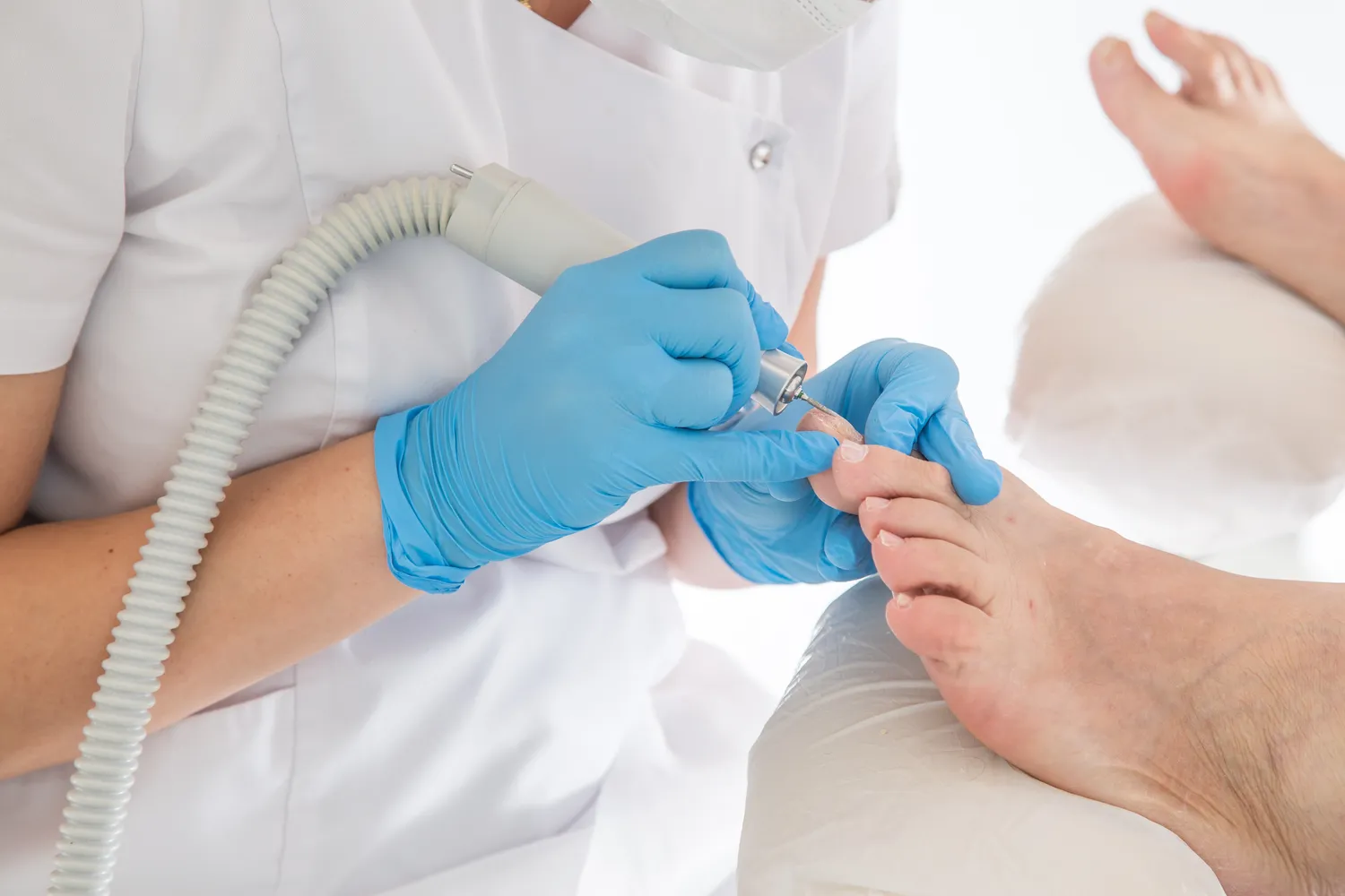 Co warto wiedzieć o leczniczym pedicure?