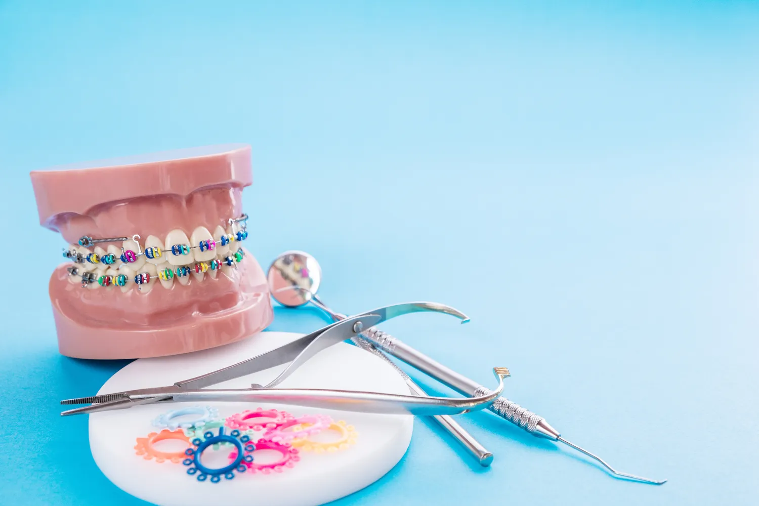 Czy warto zdecydować się na implanty zębowe?